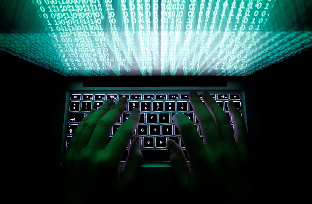 Προειδοποίηση από FBI και MI5: Κινεζικές στρατιωτικές υπηρεσίες στρατολογούν στελέχη μέσω LinkedIn