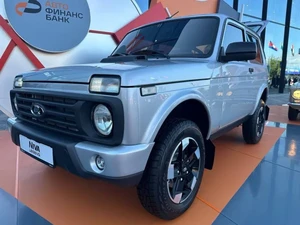 Το Lada Niva βγαίνει από το σεντούκι και εκσυγχρονίζεται