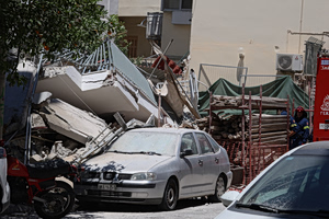 Κατάρρευση πολυκατοικίας στα Πετράλωνα: Εντολή για αυξημένη ετοιμότητα σε όμορες Ε.Μ.Α.Κ