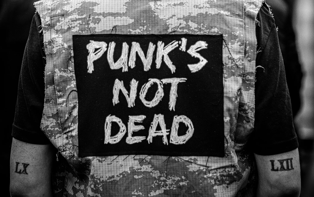 50 χρόνια από τη γέννηση του punk: Η συναυλία των Sex Pistols που άλλαξε τη μουσική ιστορία