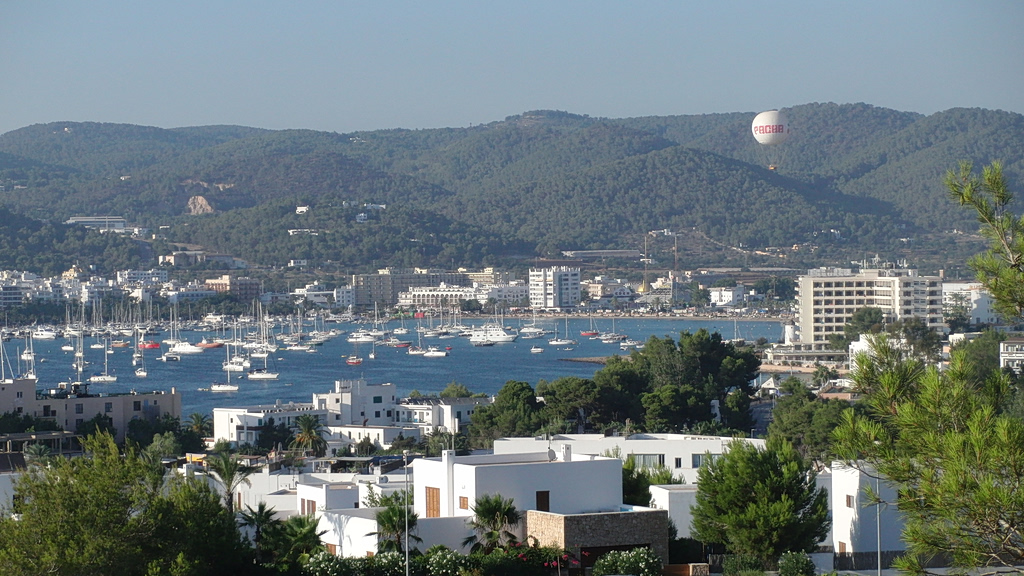 Ίμπιζα: Σοκαριστικό ατύχημα –  Τουρίστας πέφτει γυμνός από μπαλκόνι 7ου ορόφου