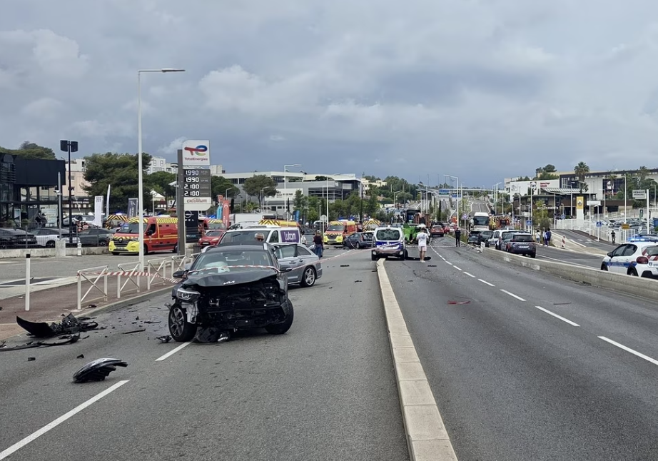 Γαλλία: Οδηγός νταλίκας αποκοιμήθηκε στο τιμόνι και προκάλεσε καραμπόλα με 23 αυτοκίνητα – Πάνω από 37 τραυματίες