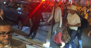 Ο Γουεμπανιάμα δέχθηκε αντικείμενα στο κεφάλι από οπαδούς των Νικς (vid)
