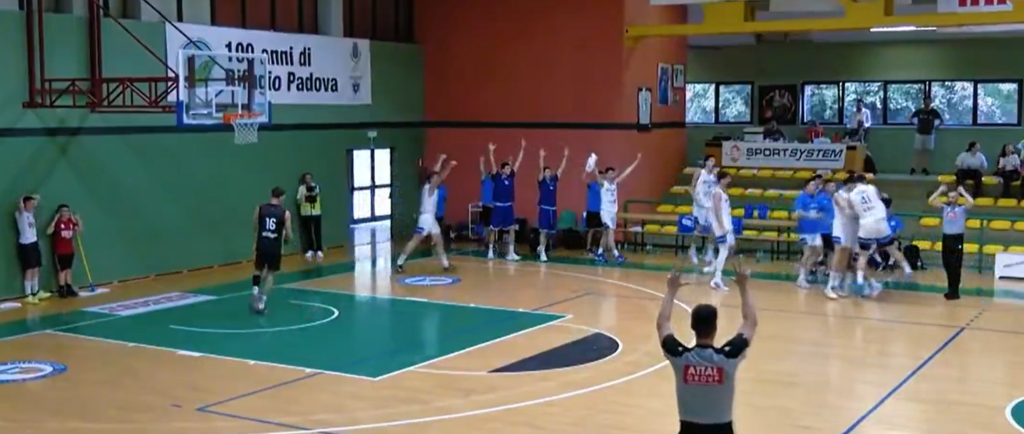 Εθνική Ελλάδας Νέων: Αδιανόητο buzzer-beater από τα 20 μέτρα του Κομνιανίδη απέναντι στη Γερμανία (vid)