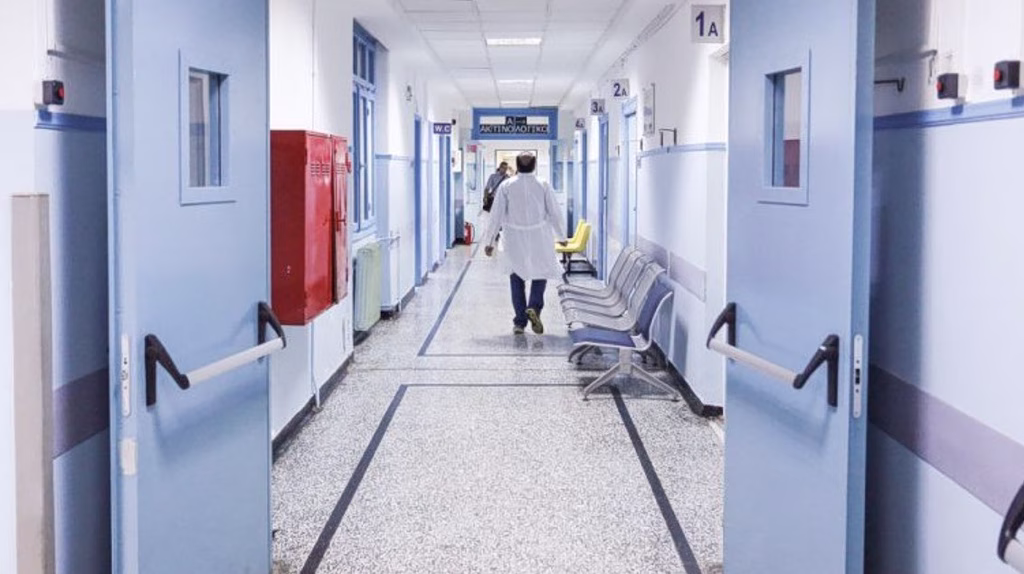 Σοκ στο νοσοκομείο Λήμνου: Άγρια επίθεση ασθενή σε γιατρούς και νοσηλευτές