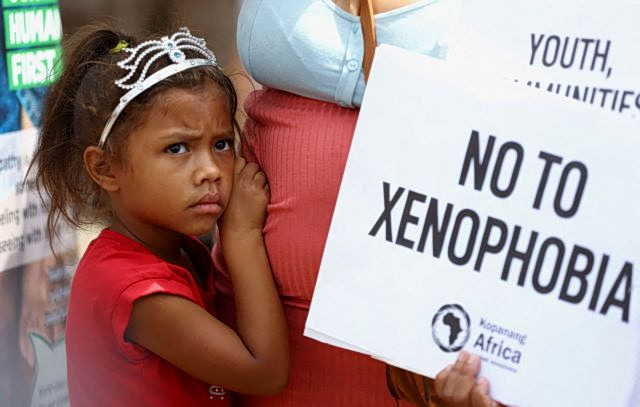 Η ΕΕ «αντιγράφει» την ICE του Τραμπ: Θα μπαίνουν στα σπίτια μεταναστών που έχουν διαταγή απέλασης με τη βούλα του νόμου