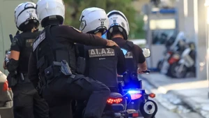 Εγκυμονούσα σε πρόωρο τοκετό έφθασε συνοδεία αστυνομικών σε 12 λεπτά από τo σταθμό των ΚΤΕΛ στο Ιπποκράτειο Θεσσαλονίκης