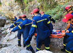 Λευκάδα: Μάχη για τη ζωή της δίνει 50χρονη που χτυπήθηκε από βράχο στους καταρράκτες στο Νυδρί