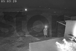 Έβλεπε live τον διαρρήκτη να προσπαθεί να εισβάλλει στο σπίτι του στο Σούνιο (video)