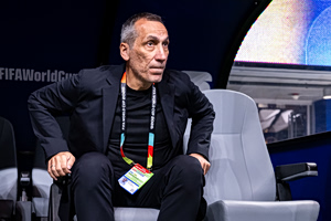 Έξαλλος ο Δώνης με ερώτηση δημοσιογράφου: «Πιστεύετε ότι θα με απολύσουν επειδή έπαιξα 5-4-1 ενάντια στην Ισπανία»;