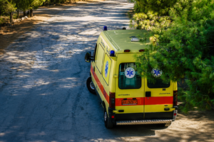 Χαλκιδική: Γερμανός τουρίστας ανασύρθηκε χωρίς τις αισθήσεις του από την παραλία της Γερακινής