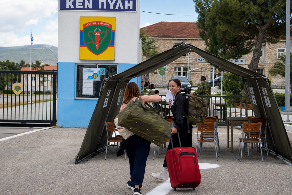 Νέα σελίδα για τις Ένοπλες Δυνάμεις: Η πρώτη ομάδα γυναικών εθελοντριών στο ΚΕΥΠ Λαμίας – Φωτογραφίες και βίντεο