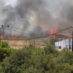 Φωτιά στο Δερβένι Ωραιοκάστρου: Νεκρός σε δασική έκταση – Αναφορές για αγνοούμενο, 112 για εκκένωση της Λητής