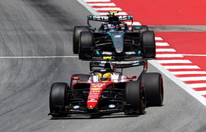 Formula 1: Κυριαρχικά πρώτη νίκη του Χάμιλτον με τη Ferrari – Δράμα και εγκατάλειψη για Αντονέλι
