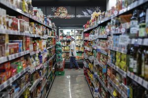 Έρευνα ΙΕΛΚΑ: Ποιες 13 κατηγορίες προϊόντων πήραν την ανηφόρα και ποιες 10 έγιναν φθηνότερες στο σουπερμάρκετ