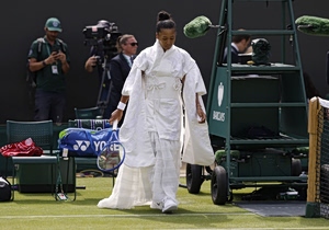 Wimbledon: Εντυπωσιακή είσοδος για τη Ναόμι Οσάκα – Μαγνήτισε τα βλέμματα με το ιδιαίτερο στυλ της (vid)