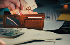 Ρύθμιση 72 δόσεων: Πότε ανοίγει η πλατφόρμα – Πώς μειώνεται η μηνιαία δόση στο μισό και τι ισχύει με τα νέα χρέη
