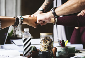 Έρχεται η αντεπίθεση των μικρών εταιρειών – Γιατί οι small caps μπορεί να αποτελέσουν το μεγάλο επενδυτικό στοίχημα της επόμενης δεκαετίας