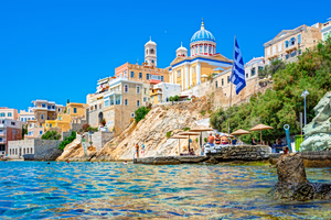Σύρος: Στη φυλακή γνωστός τραγουδιστής για αποπλάνηση ανήλικης – «Είναι όλα ψέματα» λέει ο 44χρονος
