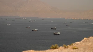 Η αύξηση στην κίνηση σε Στενά του Ορμούζ και Διώρυγα του Σουέζ δημιουργεί νέες ελπίδες για τιμές σε πετρέλαιο και εμπορεύματα
