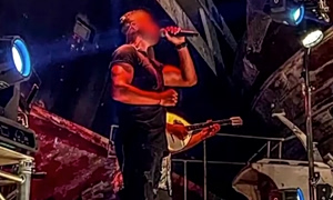 Προφυλακιστέος γνωστός τραγουδιστής μετά την απολογία του στη Σύρο για αποπλάνηση ανήλικης κατ’ εξακολούθηση
