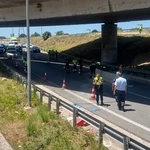 Πάτρα: Πώς συνέβη το τροχαίο που στοίχισε τη ζωή σε πατέρα και γιο – Το τελευταίο αντίο στο σημείο του δυστυχήματος