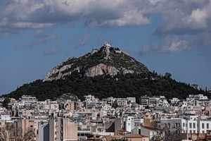 Εφιάλτης για 22χρονη στον Λυκαβηττό – Άγνωστος την ακολούθησε και της επιτέθηκε