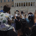 Υπερτουρισμός: Από τη Μαγιόρκα ως… το Άγιο Όρος – Στεγαστική κρίση, ακρίβεια και υποδομές που «λυγίζουν»