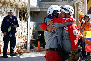 Βενεζουέλα: Πανηγυρισμοί μέσα στα χαλάσματα – Ανασύρθηκε 44χρονος που ήταν εγκλωβισμένος για επτά ημέρες