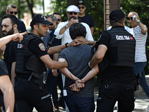 Τουρκία: «Πογκρόμ» με 1.000 συλλήψεις πριν τη δέκατη επέτειο του πραξικοπήματος