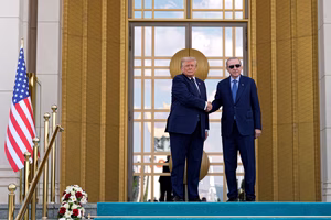 Σύνοδος ΝΑΤΟ: Ο Τραμπ ανοίγει την πόρτα στην Αγκυρα