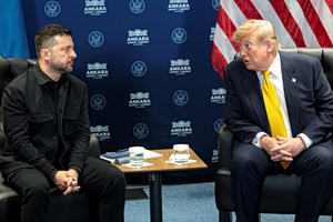 Επίθεση εναντίον όλων με κυριότερο στόχο του τον Πέδρο Σάντσεθ