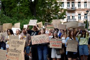 Ουκρανία: Μαζικές διαδηλώσεις για μία καρατόμηση