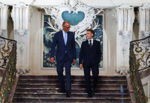 Μερτς και Μακρόν ενισχύουν τον γαλλογερμανικό άξονα στην άμυνα – «Σε ευχαριστώ για τη φιλία σου, Εμανουέλ»