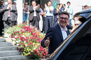 Από τον Στάρμερ στον Μπέρναμ: Πώς αλλάζει πρωθυπουργό η Βρετανία χωρίς προσφυγή στις κάλπες