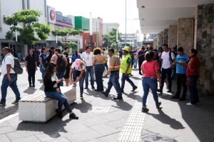 Ταρακουνήθηκαν τα κτίρια από τον μεγάλο σεισμό στο Μεξικό – Πολίτες βγήκαν έντρομοι στους δρόμους (video)