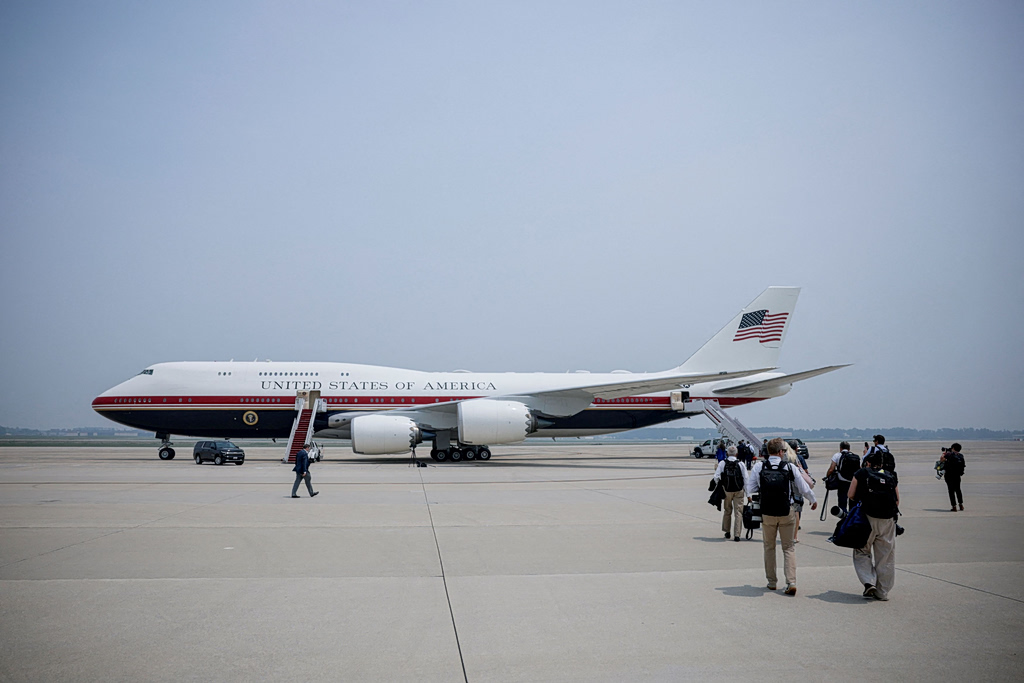 Πατατράκ στον Λευκό Οίκο με το νέο Air Force One: Το στέλνουν για «ρεκτιφιέ» – Σάλος για τα κενά ασφαλείας