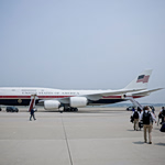 Πατατράκ στον Λευκό Οίκο με το νέο Air Force One: Το στέλνουν για «ρεκτιφιέ» – Σάλος για τα κενά ασφαλείας