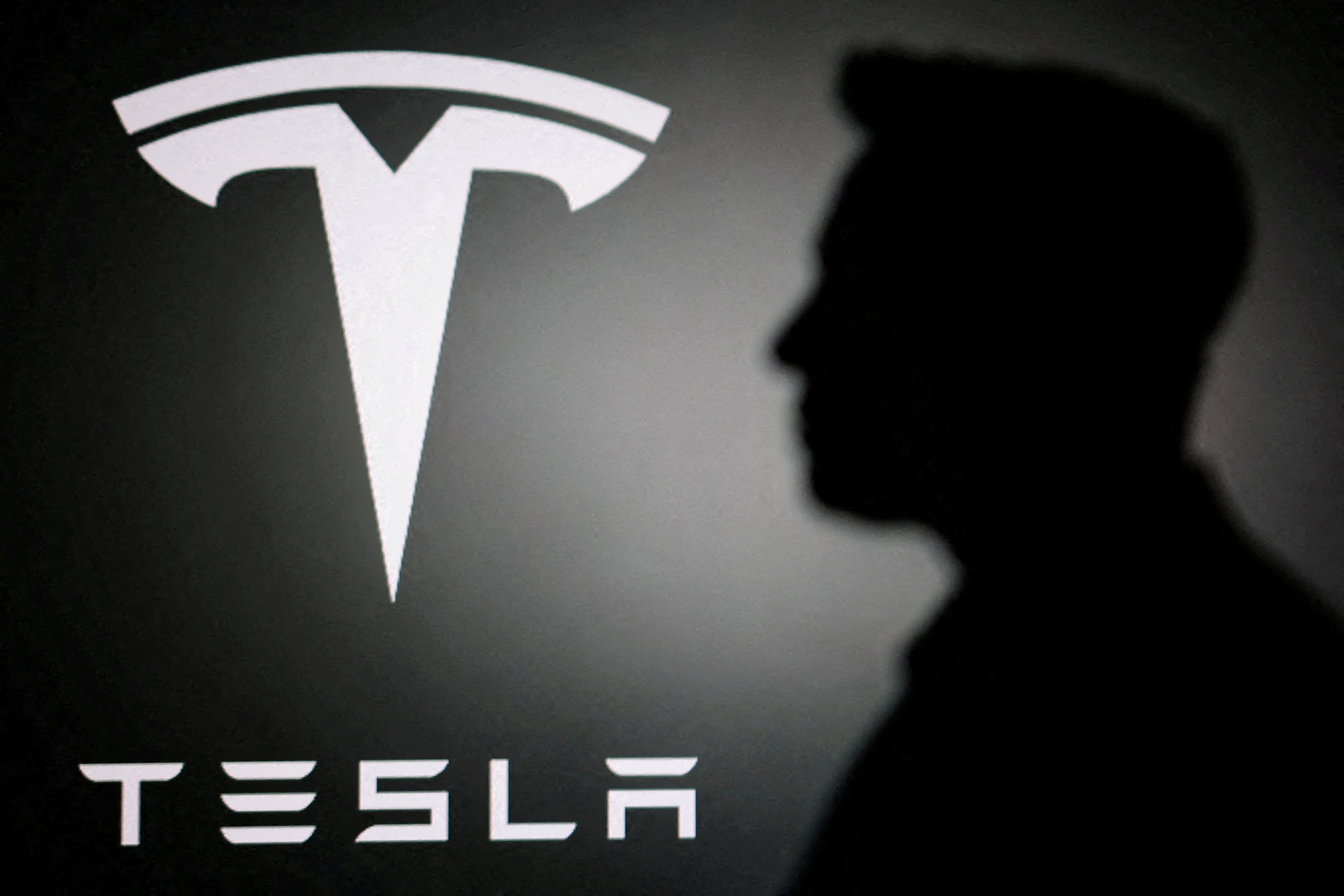 Η Tesla ανακοίνωσε αρνητικές ταμειακές ροές λόγω επενδύσεων