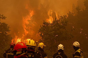 Σκηνικό πύρινου τρόμου σε Γαλλία, Ισπανία: Μάχη για να σωθεί το Μπορντό – Εκατοντάδες χιλιάδες εγκατέλειψαν τα σπίτια τους