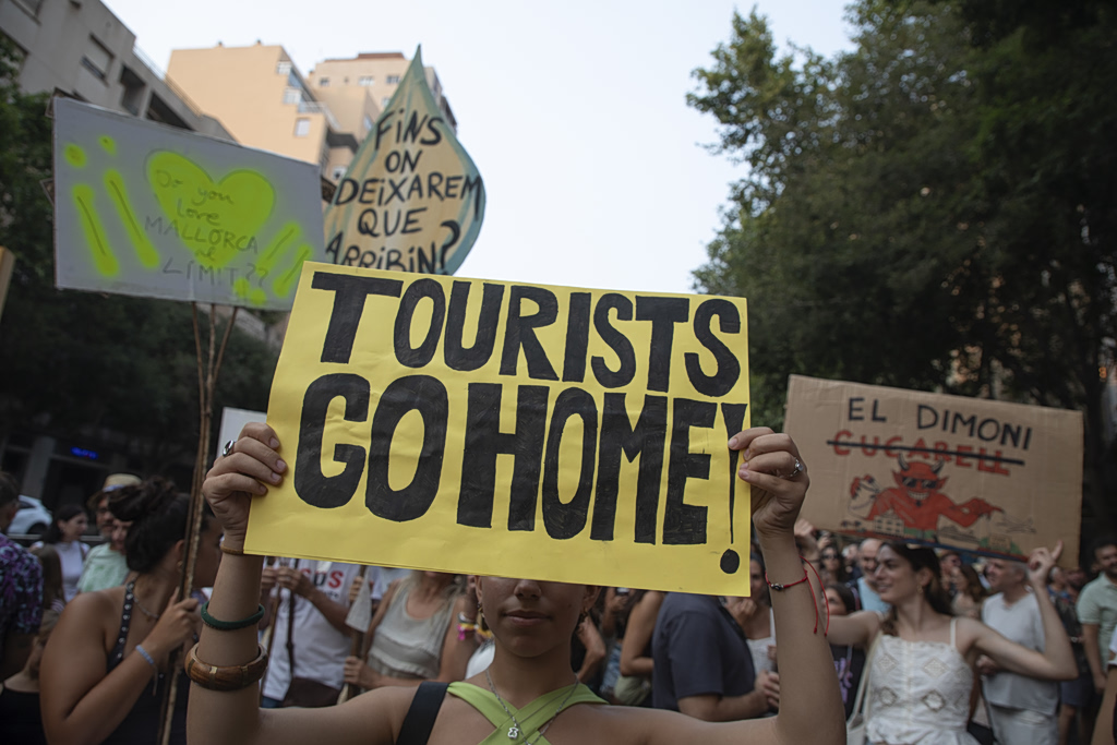 Μαγιόρκα: Μαζικές διαδηλώσεις κατά του υπερτουρισμού – «Το νησί έφτασε στα όριά του»
