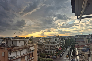 Πάνω από 210 κλήσεις στην Πυροσβεστική για την κακοκαιρία: Πλημμύρισαν δρόμοι, ξεριζώθηκαν δέντρα, έπεσαν σκαλωσιές