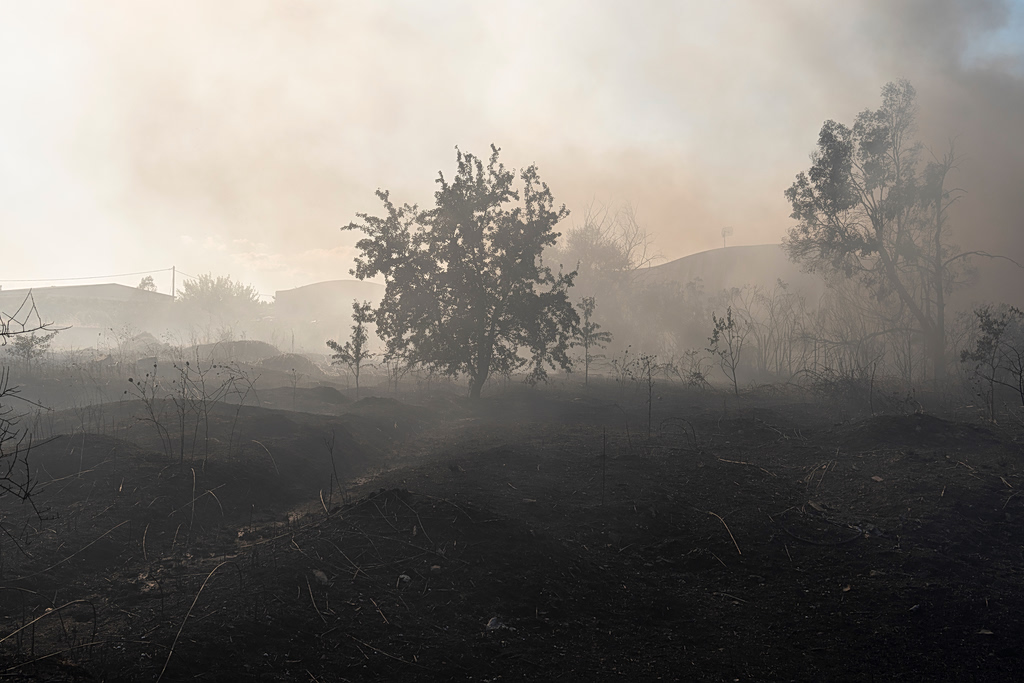 Φωτιά ξανά στον Ασπρόπυργο: Καίγονται απορρίμματα στο Σοφό – Μήνυμα του 112