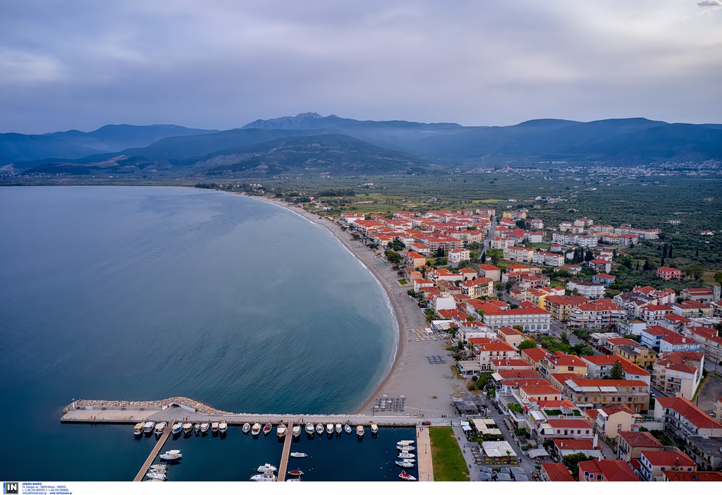 Περιβαλλοντικός συναγερμός στο Παράλιο Άστρος: Πετρελαιοκηλίδα 50 τ.μ. στο λιμάνι – Τι αναφέρει ο Αντιδήμαρχος