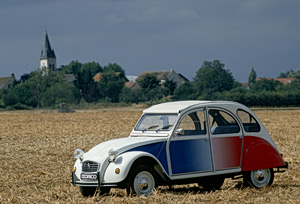 H Citroën τιμά τα 40 χρόνια από την παρουσίαση του 2CV Cocorico