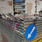 Πετράλωνα: Παραμένουν τα μπάζα της πολυκατοικίας εδώ και 2 εβδομάδες – «Αύριο θα οριστεί η διαδικασία για την απομάκρυνση»