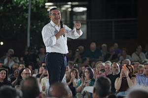 Τσίπρα από το Περιστέρι: Ο κόσμος ζητά εντιμότητα, τα γαλάζια παιδιά θα φάνε και τα πόμολα