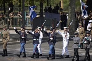 Ιστορική στιγμή στο Παρίσι: Το ελληνικό άγημα στα Ηλύσια Πεδία 107 χρόνια μετά το 1919 (pics, video)