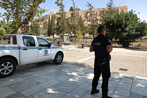 Επίθεση με μαχαίρι στην Ακρόπολή: Ποινική δίωξη για απόπειρα ανθρωποκτονίας στον 60χρονο