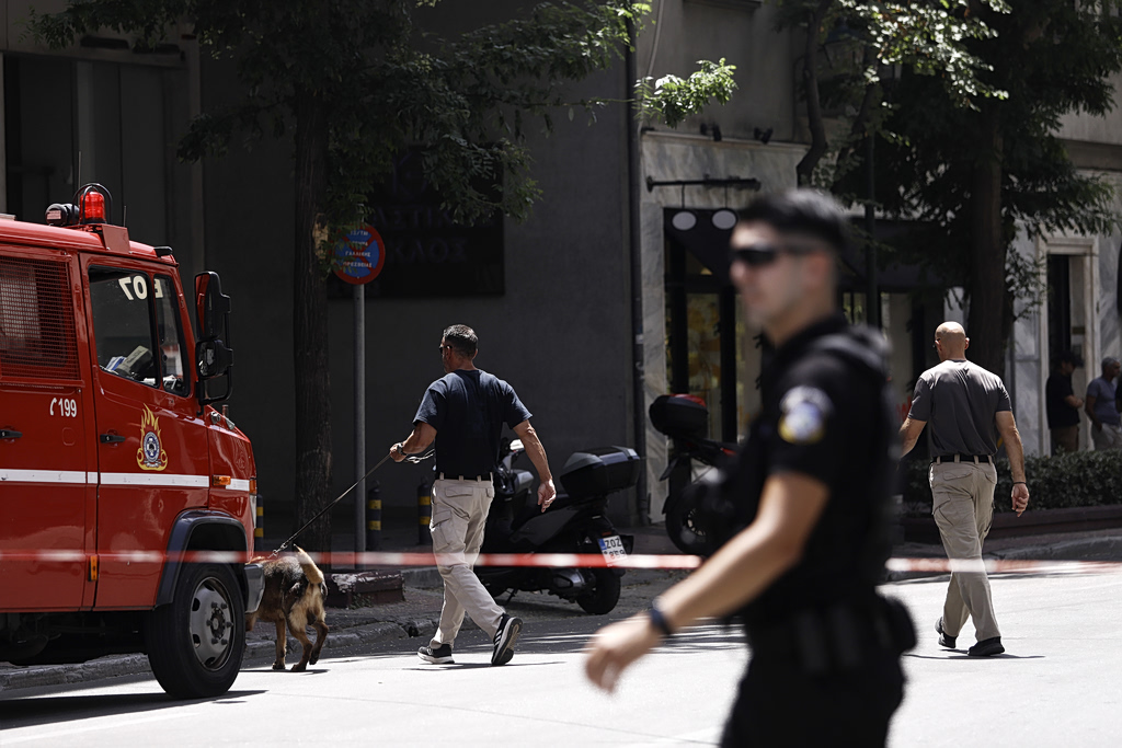 Φάρσα το τηλεφώνημα για βόμβα στην γαλλική πρεσβεία – Αποκαταστάθηκε η κυκλοφορία